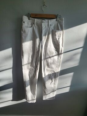 White High-Rise Straight Jeans *Stained